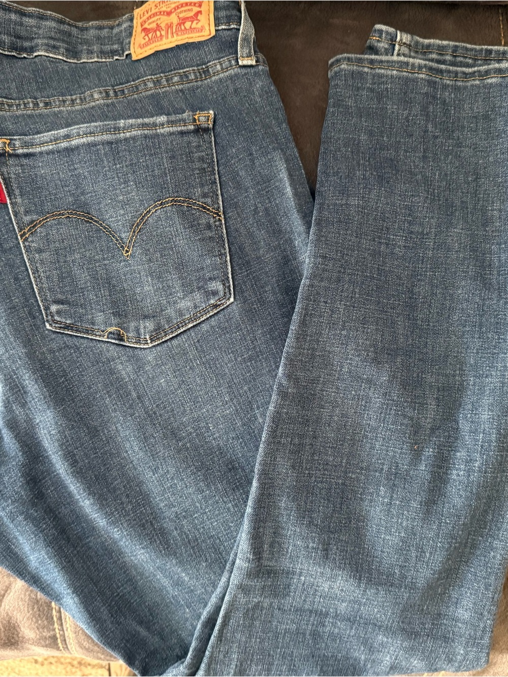 Levi's Women's Straight Leg Jeans in Medium Blue Denim